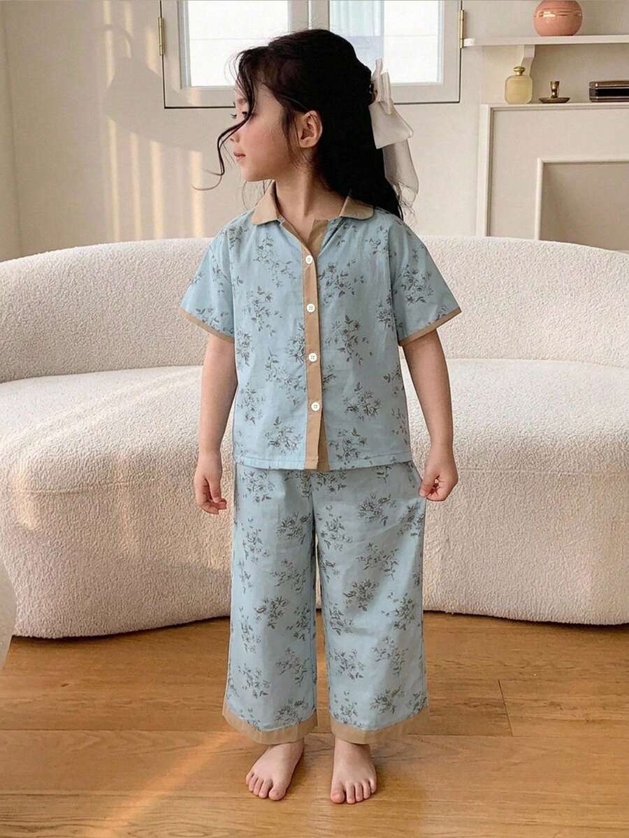 DAZY ملابس منزلية للبنات الصغيرات بتصميم زهري، ملابس علوية بأكمام قصيرة وأزرار أمامية وبنطلون - أزرق فاتح اللون - مشاهدة 1