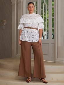 VOLUPTÉ CURVE Damtopp i plus size för vår/sommar, vit, i bomull, med urringning, off-shoulder, volang och korta ärmar, elegant för business, pendling, dejt och semester - Vitt - Visa 4