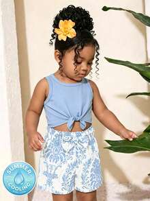 SHEIN Playful Pals 女嬰藍色夏季可愛度假節日復古植物印花無袖背心與短褲套裝 結飾提花圓領蝴蝶結短褲 2件套裝 - 淺藍色 - 查看 1