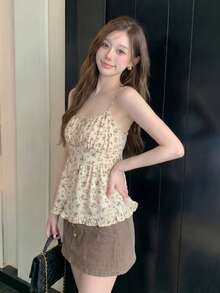 DAZY 女款夏季度假風花卉刺繡滿版印花細肩帶背心上衣，極簡性感休閒 - 白色 - 查看 3