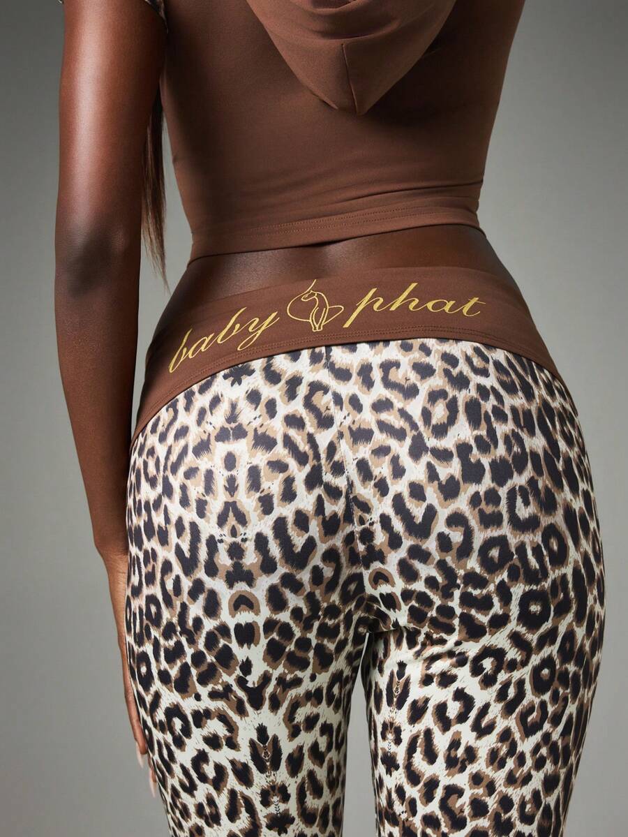 BABYPHAT Quần legging ống loe họa tiết da thú, cạp gấp, chi tiết logo màu vàng - màu nâu - Xem 1