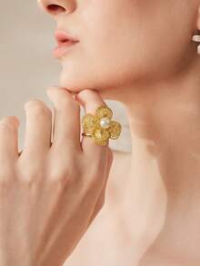 MOTF PREMIUM Anillo de flor hueca con apertura chapado en oro de 18K, nueva joyería de moda para mujer - Amarillo Oro - Ver 7