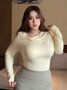 Dazy Plus 素色休閒垂領優雅大尺碼女款春夏秋百搭T恤 - 米色 - 查看 8