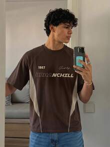 SWAVVY Camiseta casual para hombre con bloques de color, patchwork y estampado de letras - Marrón - Ver 2