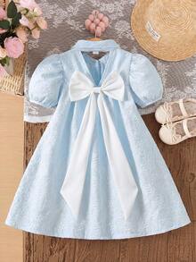 SHEIN Elladie kids 一件女童蓝色夏季连衣裙，饰有白色蝴蝶结，短泡泡袖，可爱的彼得潘领，休闲度假连衣裙，适合日常休闲穿着。 - 藍色 - 查看 4