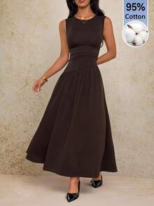SHEIN PETITE Vestido casual diario para mujer de estilo minimalista, unicolor, sin mangas, con cintura plisada y bajo acampanado, vestido marrón chocolate de verano para cumpleaños, vestido largo marrón, vestido elegante marrón, vestido marrón para invitada de boda, vestido marrón, vestido de noche marrón, vestido marrón para mujer - Marrón - Ver 3