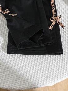 SHEIN Genkimix Kids 女童春夏休閒時尚新款T恤套裝，針織面料前胸豹紋蝴蝶結熱轉印圖案短袖T恤搭配豹紋織帶黑色長褲，2件套，適合女童，美式復古高端簡約休閒舒適甜酷穿搭，適合日常穿著、上學、出遊、度假、日常運動、參加派對、節日，春夏穿搭 - 黑色 - 查看 7