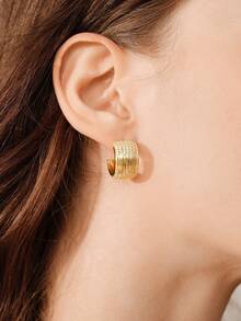 MOTF PREMIUM Anting-anting bergaris berbentuk C berlapis emas 18K mewah, anting-anting desain unik, berkarakter, anting-anting stud serbaguna. - Yellow Gold - View 3