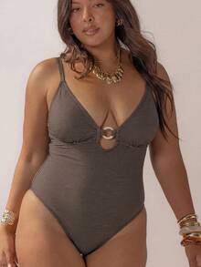 Aralina Curve 女款紋理布料細節連身泳衣，適合海灘穿搭與夏季造型 - 棕色 - 查看 1