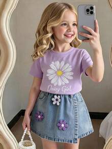 SHEIN Sparklyn 女童夏季新款套裝，可愛俏皮風，紫色短袖 T-shirt 上衣搭配雛菊印花設計，配復古中藍色牛仔裙褲，鬆緊腰頭設計，對比色 3D 刺繡雛菊圖案，修身剪裁，柔軟親膚面料，適合外出、派對等多種場合，夏季新款女童套裝 - 彩色 - 查看 3
