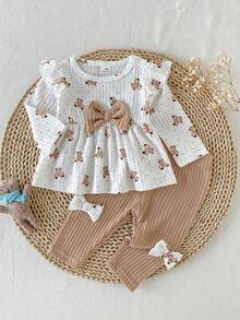 SHEIN Playful Pals 新生兒春秋款棕色溫柔風可愛波點熊全身印花蝴蝶結裝飾針織荷葉袖套頭上衣搭配蝴蝶結裝飾純色棕色羅紋長褲修身2件套，適合外出與休閒穿著 - 棕色 - 查看 7
