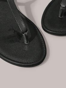 Styleloop Sandal Wanita Motif Tulang Ikan dengan Desain Datar, Gaya Liburan Bohemian, Wajib Dipakai untuk Perjalanan Musim Panas, Bernapas dan Serbaguna - Hitam - View 5