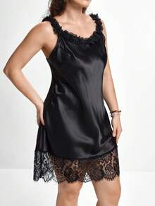 Slumbrini Große Größen Sommer Nachthemd/Schlafanzug Kleid mit floraler Spitze Patchwork Optik und Seiden-Imitat Kragen im Trägerlook - Schwarz - Übersicht 6