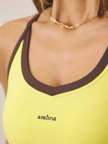 Aralina 女款休閒對比色背心，適合夏季運動穿搭與機場造型 - 淡黃色 - 查看 5