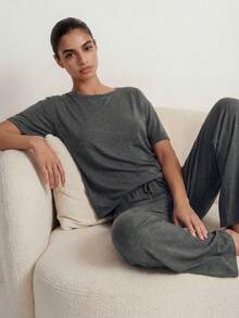 Ocili Studio 休闲女士舒适丝滑短袖上衣和裤子睡衣套装假日季节服装 - 深灰色 - 查看 1
