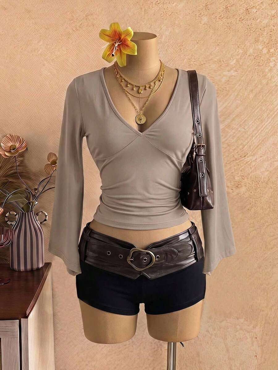 EgrlEra Kaos Pas Badan Seksi dengan Leher V Dalam dan Lengan Sedang - Unta - View 1