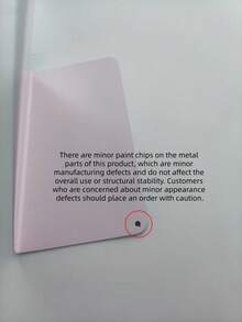 Dieses Schreibtisch-Magnetboard hat ein stilvolles Metalldesign und dient als ideale vertikale Notizfläche für Zuhause oder im Büro. Perfekt, um Erinnerungen und Notizen organisiert zu halten. - Einheitsgröße - View 10