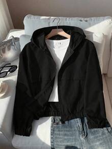 SHEIN 女童休闲百搭黑色短款轻薄外套，带口袋，适合春、秋、冬季穿着；儿童黑色百搭连帽外套；宽松落肩休闲运动风外套；学生百搭短款上衣 - 黑色 - 查看 2