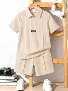 SHEIN 兒童青少年男孩休閒寬鬆版型正肩杏色純色紋理華夫格布料 Polo 短袖 T 恤與短褲 2 件套，適合通勤、上學、日常休閒、外出、運動，春夏季適用 - 杏色 - 查看 2