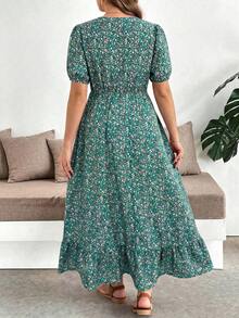 SHEIN Clasi Vestido de Talla Grande con Estampado Floral, Cuello Cuadrado y Bajo con Volantes - Verde Oscuro - Ver 2