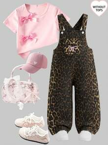 SHEIN ChillGRL 女童牛仔吊褲，四季新款長褲，時尚休閒風格，美式復古豹紋咖啡棕色，前口袋粉色蝴蝶結刺繡設計，時尚直筒寬鬆版型，柔軟舒適面料，百搭日常時尚風格，適合度假、派對、聚會等場合，四季度假新款 - 棕色 - 查看 4