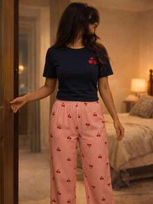 SHEIN 青少年女孩簡約圓領短袖上衣與條紋櫻桃印花長褲居家服套裝 - 彩色 - 查看 9