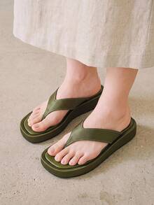 HighSole 春夏新款女款夾趾露趾厚底極簡涼鞋，柔軟舒適，適合購物、海邊度假、音樂節穿著 - 墨綠色 - 查看 2