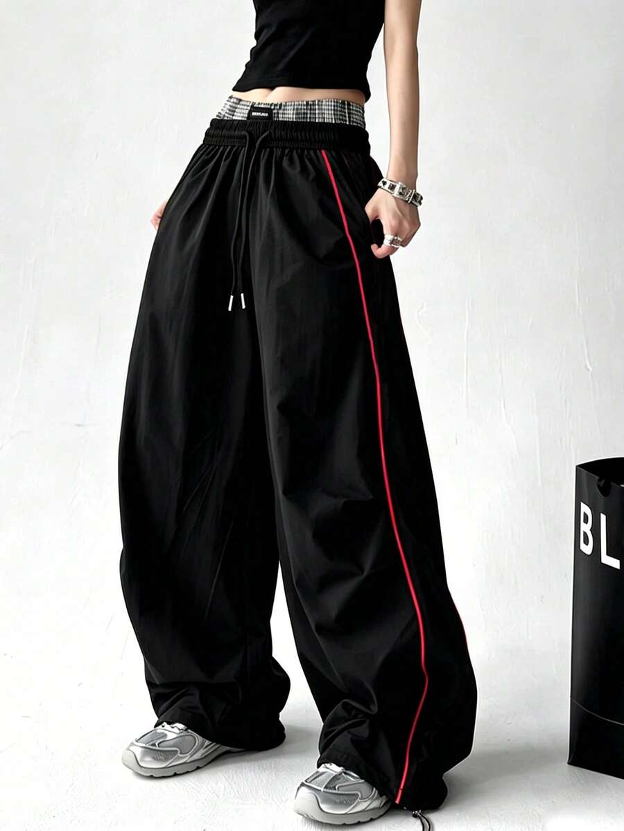Gym Rark 男士黑色七分运动裤,红色滚边和拉链细节,防风裤,男士运动裤,尼龙裤,降落伞裤,运动裤,健身裤 - 黑色 - 查看 1