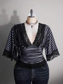 SHEIN ICON 大尺碼 Y2K 復古性感豹紋 V 領蕾絲拼接喇叭袖上衣 - 黑與白 - 查看 1