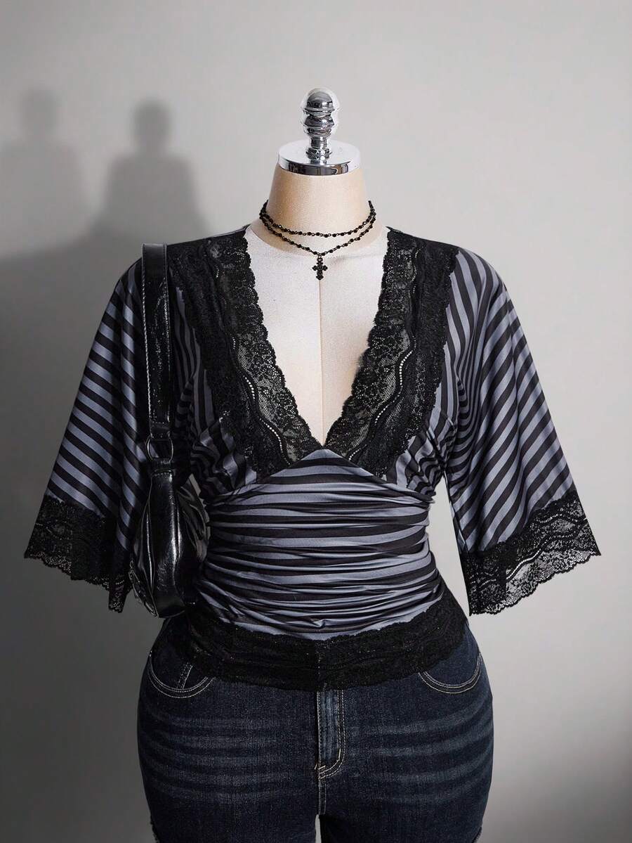 SHEIN ICON 大尺碼 Y2K 復古性感豹紋 V 領蕾絲拼接喇叭袖上衣 - 黑與白 - 查看 1