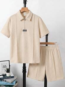SHEIN 兒童青少年男孩休閒寬鬆版型正肩杏色純色紋理華夫格布料 Polo 短袖 T 恤與短褲 2 件套，適合通勤、上學、日常休閒、外出、運動，春夏季適用 - 杏色 - 查看 5