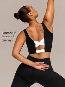 GLOWMODE Áo tank dáng ngắn FeatherFit™ Sporty Flow lưng chéo, viền tương phản, có cúp ngực tháo rời, tác động thấp, size lớn, cho yoga, pilates, studio và hoạt động hàng ngày - màu đen - Xem 1