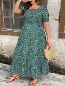 SHEIN Clasi Vestido de Talla Grande con Estampado Floral, Cuello Cuadrado y Bajo con Volantes - Verde Oscuro - Ver 1