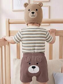 SHEIN Playful Pals 2件組 幼兒男嬰時尚針織黑白條紋華夫格紋布料口袋圓領短袖T恤與黑色鬆緊腰字母貼布短褲套裝，夏季 - 棕色 - 查看 4