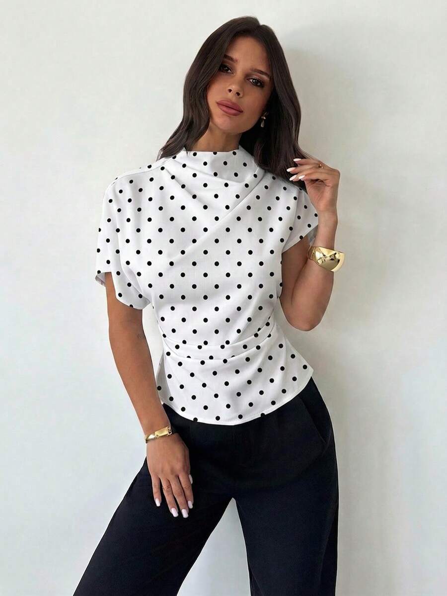 Firerie Blus Polkadot Putih dan Hitam, Musim Panas, Elegan, Kerah Berkerut, Lengan Asimetris, Pinggang Berkerut Samping, Gaya Liburan Riviera Prancis Vintage - Putih - View 1