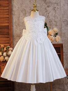 SHEIN Glamorique Kids 幼女白色蕾絲貼花緞面禮服，深V露背大蝴蝶結設計，適合婚禮花童、洗禮、冬季穿著 - 白色 - 查看 4