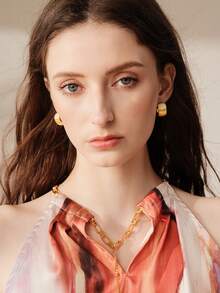 MOTF PREMIUM Anting-anting bergaris berbentuk C berlapis emas 18K mewah, anting-anting desain unik, berkarakter, anting-anting stud serbaguna. - Yellow Gold - View 9