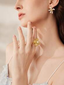 MOTF PREMIUM Anillo de flor hueca con apertura chapado en oro de 18K, nueva joyería de moda para mujer - Amarillo Oro - Ver 3