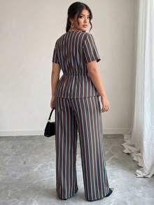 Elenzga 大尺碼女款夏季新款法式優雅極簡波點短袖兩件套，V領腰部金屬扣裝飾百褶設計通勤大尺碼女款夏季上衣與下裝套裝 - 棕色 - 查看 2