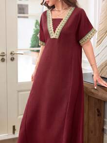 Al Najma 純色V領刺繡蕾絲飾邊 2合1 寬鬆修身顯瘦喇叭裙 女款優雅清新綠色洋裝 - 酒紅色 - 查看 6