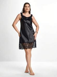 Slumbrini Große Größen Sommer Nachthemd/Schlafanzug Kleid mit floraler Spitze Patchwork Optik und Seiden-Imitat Kragen im Trägerlook - Schwarz - Übersicht 8