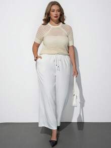 Maija Top Plus Size de Manga Curta em Tricô Vazado, Cor Sólida, Casual de Verão, Macia, com Modelagem Curvilínea, Formal, para Negócios, Férias, Festa, Cerimônia, Casamento Moderno e Festival, Branca - Bege - Visão 8