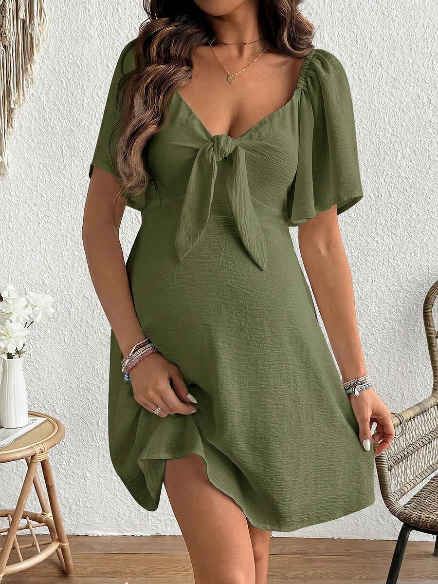 SHEIN Vestido de maternidad de manga corta y largo medio con silueta A, mangas con volantes y escote semiabierto - Verde militar - Ver 1