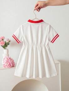 SHEIN Vestido plisado para niñas de verano versátil y lindo con cuello acanalado, puños acanalados y patrón bordado en rosa de estilo minimalista - Blanco - Ver 2