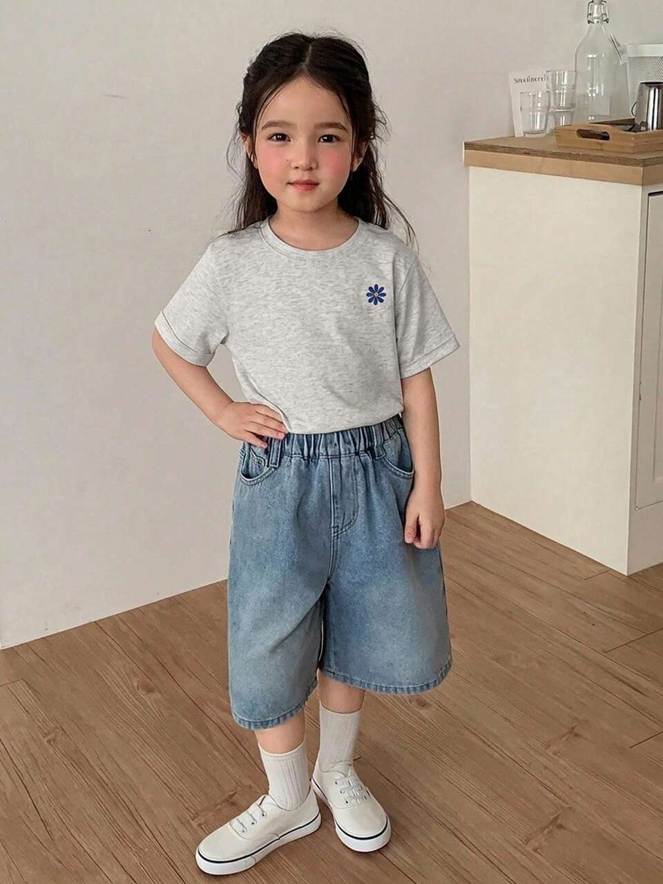 Loose Fit Round Neck Embroidered Design Short Sleeve Casual Cute Young Girls T-Shirt