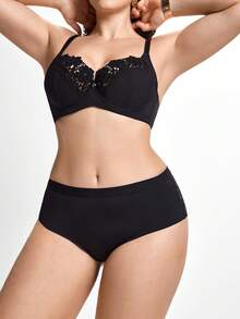 Slumbrini Plus Size Charm Series Contrast Lace Triangle Panties (1pc) - Black - View 6