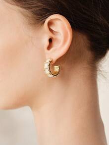 MOTF PREMIUM Pendientes de metal chapado en oro con medio aro y acrílico incrustado - Dorado - Ver 5