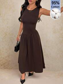 SHEIN PETITE Vestido casual diario para mujer de estilo minimalista, unicolor, sin mangas, con cintura plisada y bajo acampanado, vestido marrón chocolate de verano para cumpleaños, vestido largo marrón, vestido elegante marrón, vestido marrón para invitada de boda, vestido marrón, vestido de noche marrón, vestido marrón para mujer - Marrón - Ver 4