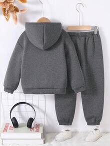 SHEIN 2件組小男孩小女孩兒童休閒學院風舒適時尚極簡實用百搭字母圖案抓絨內裡連帽衛衣與長褲套裝，適合開學第一天，校服，圓領衛衣，兒童服飾，男孩套裝，幼兒男孩衣服，返校季，男孩套裝，適合日常穿著，適合上學，適合外出，適合運動，適合秋冬季節 - 深灰色 - 查看 3