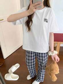 DAZY 2件組女款夏季居家休閒套裝，寬鬆短袖T恤搭配格紋直筒長版睡褲 - 白色 - 查看 3